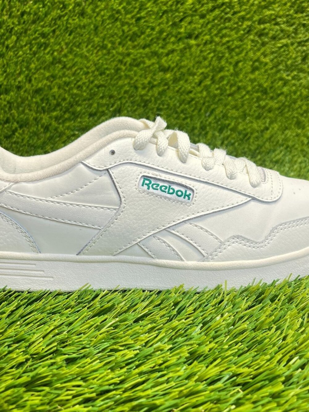 Reebok Club MEMT Mens Size 8.5 Beige Green Athletic Leather Shoes Sneakers